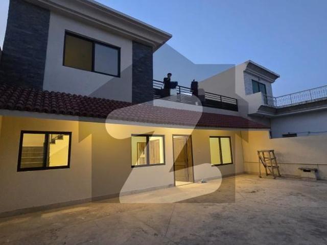 In G 10 House For Sale Sized 10 Marla G 10