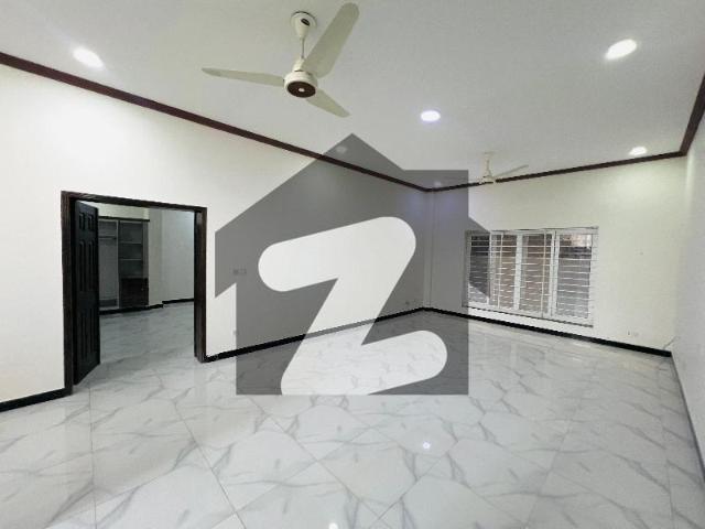 In G 9/4 3200 Square Feet House For sale G 9/4