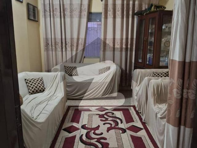 In Guru Mandir Chorangi Flat For sale Sized 1020 Square Feet