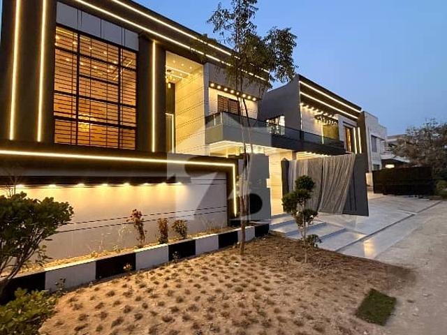 In IEP Engineers Town 1 Kanal House For Sale