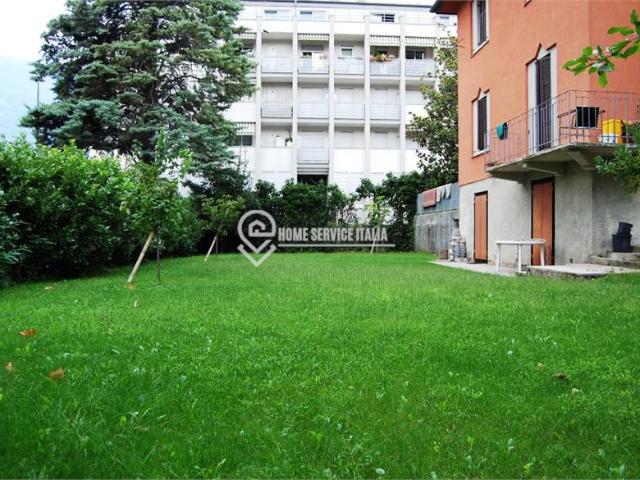IN LUSSUOSA VILLA AFFITTASI STANZA PER STUDENTI