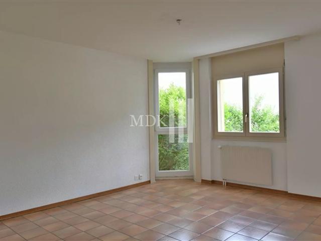In Monthey ist ein Studio im Erdgeschoss zu mieten
