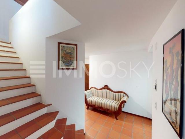 In nucleo, calda, soleggiata di grandi dimensioni