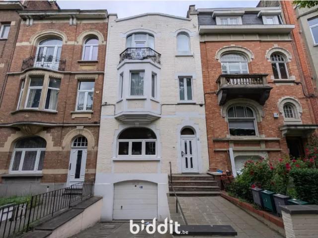 in openbare verkoop Opbrengsteigendom Anderlecht