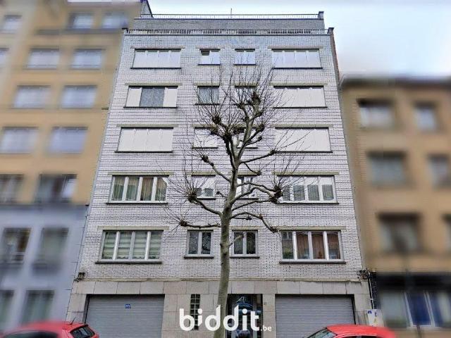 in openbare verkoop Appartement Schaarbeek