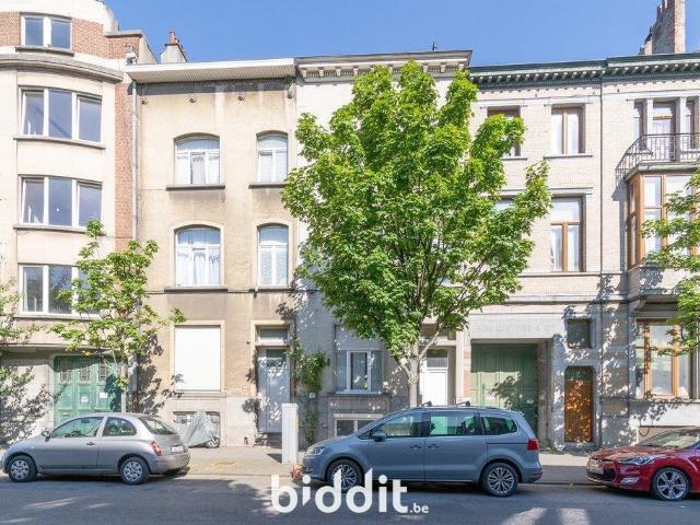 in openbare verkoop Appartement Schaarbeek