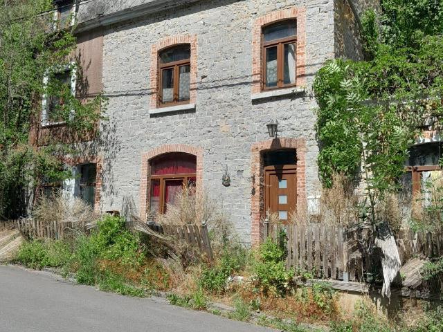 in openbare verkoop Huis Bouvignes sur Meuse