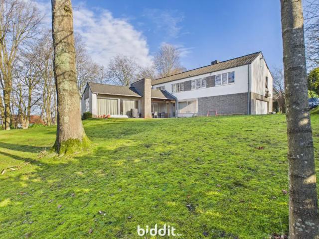 in openbare verkoop Villa Sint Pieters Woluwe