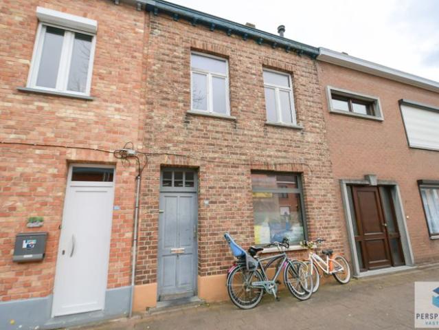 | IN OPTIE | RUIME op te knappen woning met 3 SLPK en TUIN