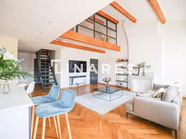 IN PARIS Appartement T3 de 92m2 Entièrement meublé Dernier étage Traversant 13008 Périer