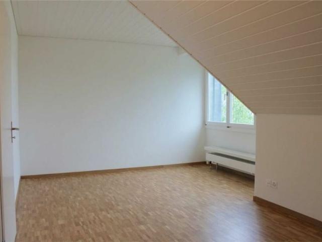 In Riehen, grosszügige 2.5 Zimmerwohnung mit Galerie zu vermieten
