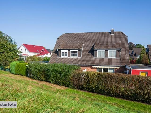 In ruhiger Wohnstraße gelegen: 2 Familienhaus mit Garage