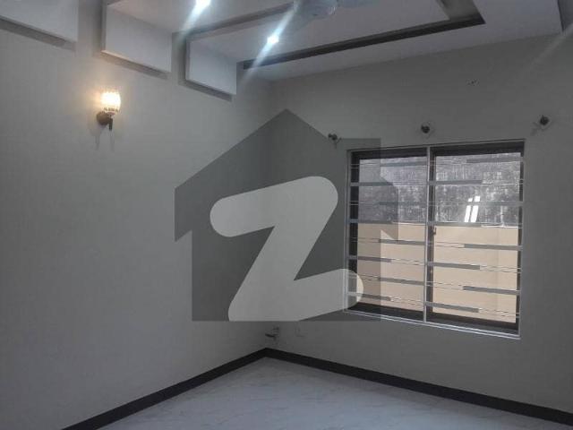 In Satellite Town Block B 7 Marla Upper Portion For Rent