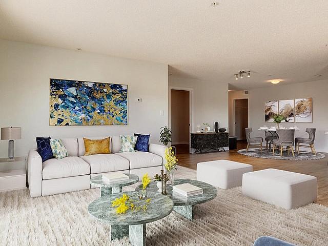 In suite Laundry, Walk in Closets, Blackout Blinds And More | En