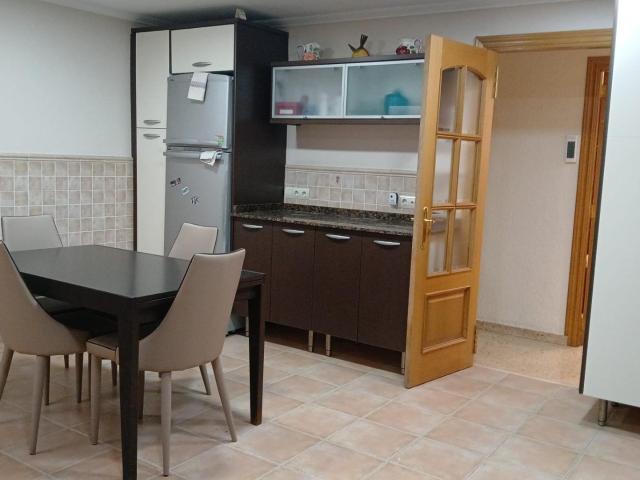 INMUEBLE DE CALIDAD, CON CUATRO HABITACIONES Y PLAZA DE GARAJE BUENA UBICACIÓN. 275.000€