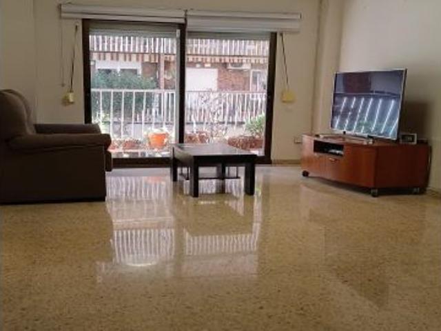INMUEBLE DE CALIDAD, CON CUATRO HABITACIONES Y PLAZA DE GARAJE BUENA UBICACIÓN. 275.000€