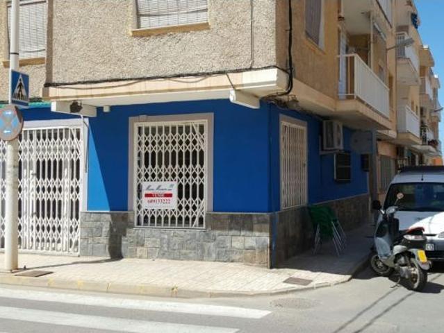Inmueble en planta baja de piso muy céntrico, en el pueblo de Los Nietos el cual esta situado en la
