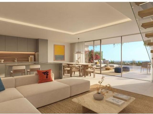 Inmueble exclusivo en venta en Benalmádena con terraza, jardín privado y vistas privilegiadas al Med