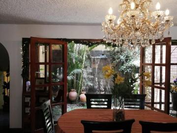 Inmueble ideal para uso profesional y vivienda Casa, 2 dptos y 1 oficina