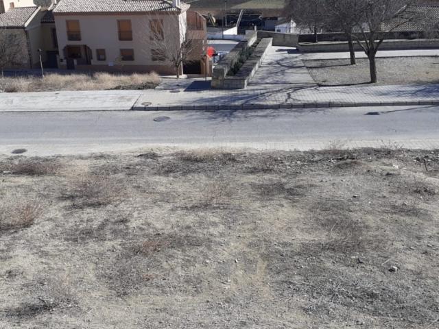 Inmejorable terreno con 2 frentes para la casa de tus sueños