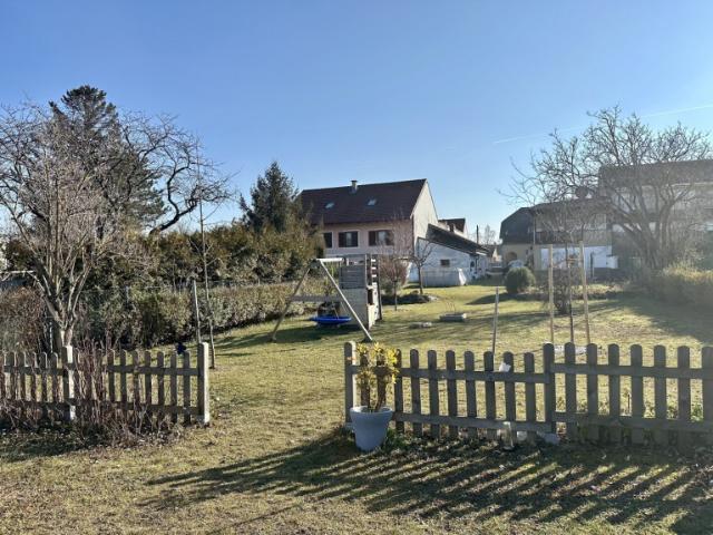 Inmitten der Sooßer Weingärten Zweifamilienhaus mit Traumgarten!
