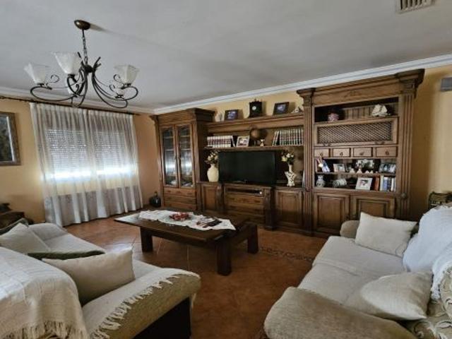 InmoConchiAIO & Carihuela Sol venden casa independiente con piscina al sur de Madrid en Villacon