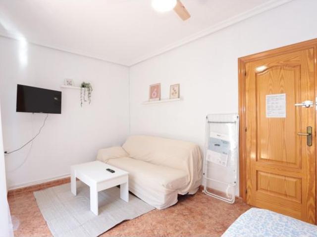 Inmocartago ofrece en alquiler una acogedora habitación en la Urbanización Mediterráneo