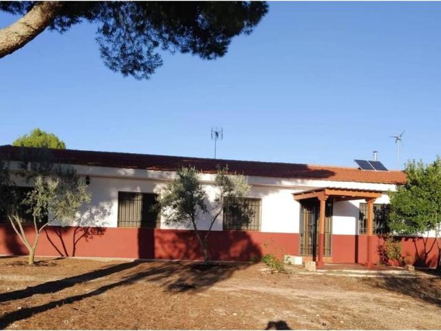 InmoAnny vende impresionante finca con Hotel + Restaurante en Daimiel!