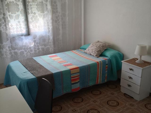 INMOBILIARIA CARIHUELA SOL ALQUILA HABITACIONES