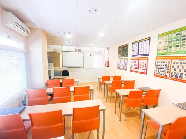 INMOBILIARIA ARBETETA ALQUILA LOCAL ACONDICIONADO EN ZONA FERIAL, GUADALAJARA