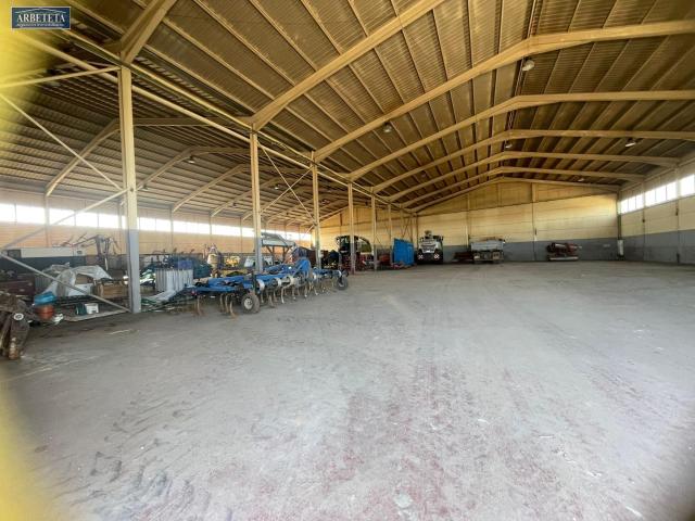 INMOBILIARIA ARBETETA ALQUILA NAVE DE 2.200M2 EN EL POLÍGONO DE BRIHUEGA