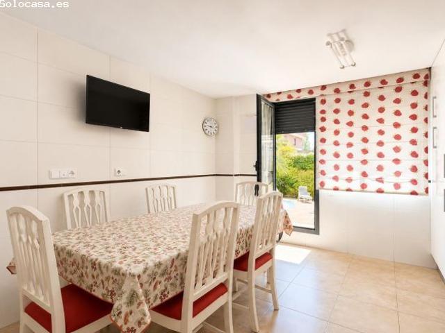 INMOBILIARIA ARBETETA VENDE EXCLUSIVO CHALET EN ZONA CLARA CAMPOAMOR, GUADALAJARA