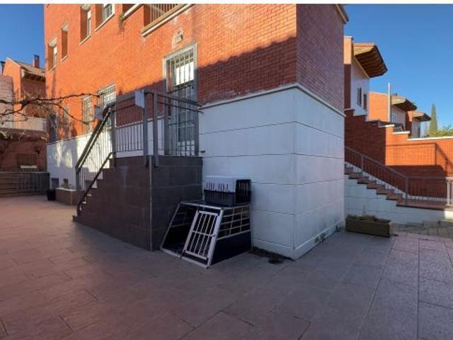 INMOBILIARIA ARBETETA VENDE MAGNÍFICO CHALET EN ZONA FERIAL, GUADALAJARA