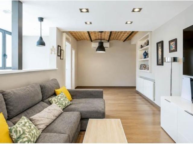 Inmobiliaria en Barcelona. Atico en Sant Antoni