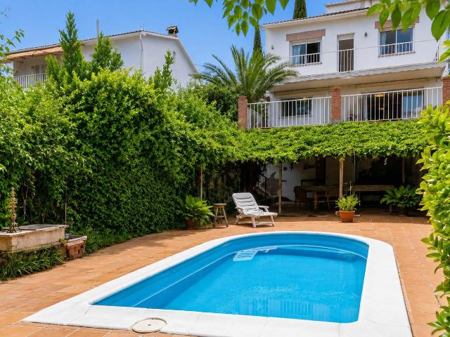 Inmobiliaria en Barcelona. Casa en Esparraguera