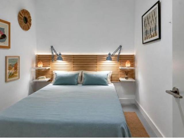 Inmobiliaria en Barcelona Gotic. Venta de piso exterior reformado