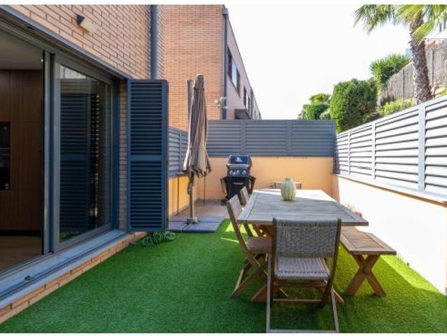 Inmobiliaria en Barcelona. Venta de Casa adosada en Cabrils
