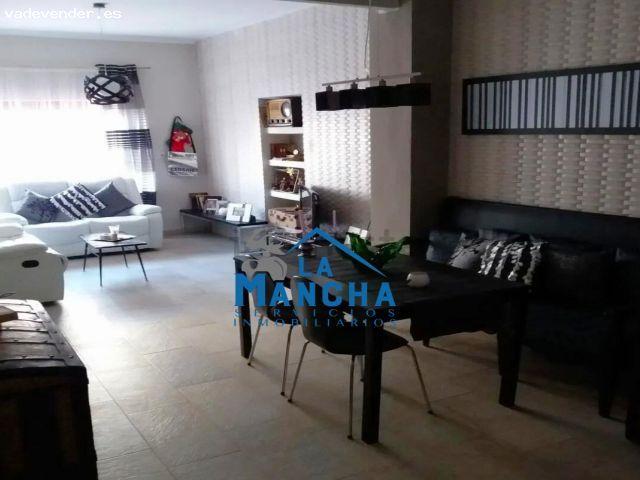 INMOBILIARIA LA MANCHA VENDE CASA CENTRICA EN MADRIGUERAS