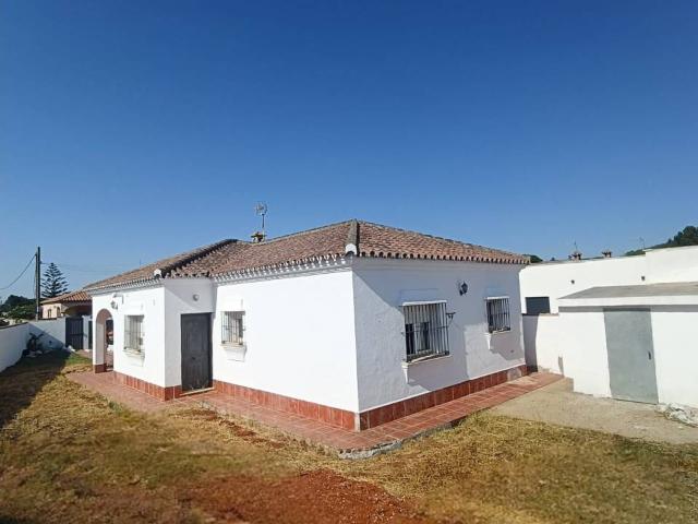 Inmobiliaria Mare Nostrum, vende en la zona de la carretera de La Laguna Chiclana de la Frontera