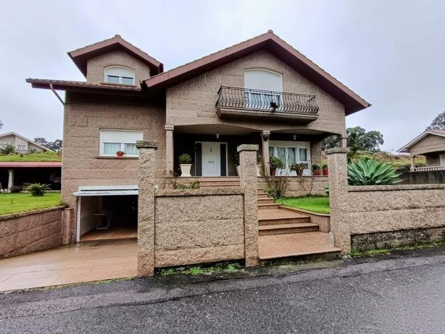 INMOBILIARIA MARILO VENDE ESPECATCULAR CHALET EN A ILLA DE AROUSA