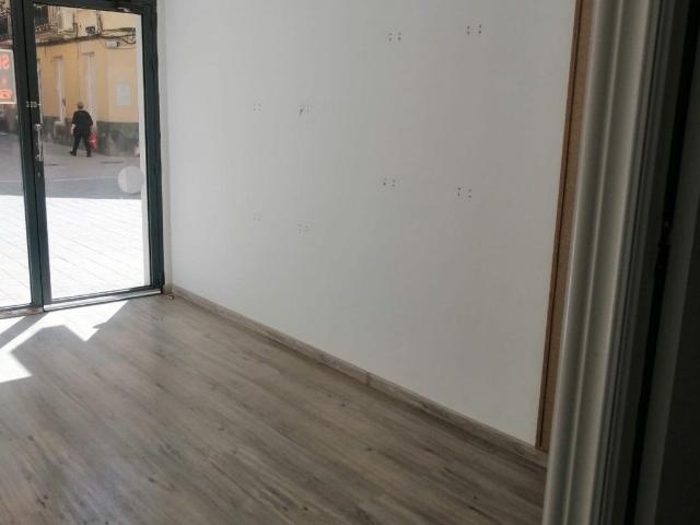 INMOBILIARIA TEJARES ALQUILA LOCAL COMERCIAL ZONA CENTRO CATEDRAL