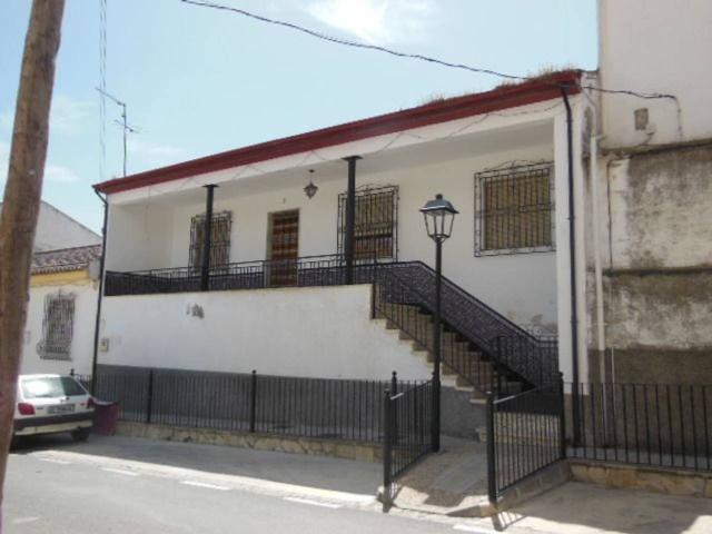 INMOBILIARIAS UNICASA VENDE ESTUPENDA CASA DE PUEBLO CON PATIO EN LACHAR