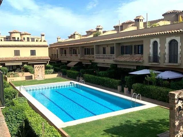 Inmohousesdaro / Casa adosada en venta en Santa Cristina de Aro