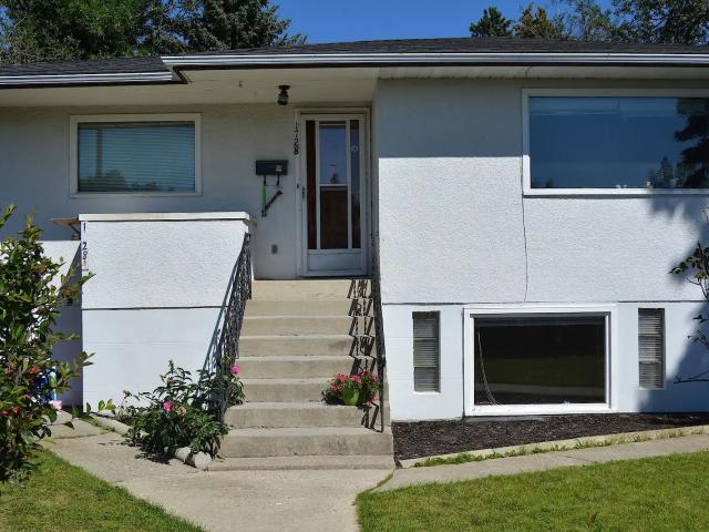 INNER CITY! DOUBLE GARAGE! MAIN FLOOR HOUSE!