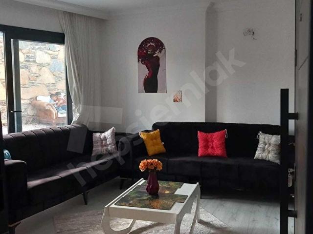 ÇINAR EMLAKTAN MUMCULARDA 1+1 ZEMİN KAT EŞYALI MERKEZDE DAİRE