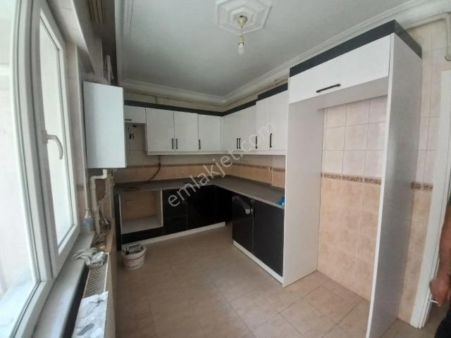 Şinasi Kurşun Caddesi Ara Kat Kiralık 3+1 Daire