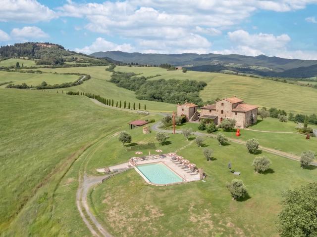 Incantevole tenuta con piscina e 86 ettari di terreno 1000m² Montecatini Val di Cecina