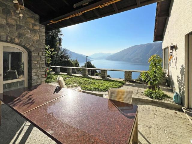 INCANTEVOLE VILLA 6.5 LOC. VISTA LAGO CON PISCINA A BISSONE