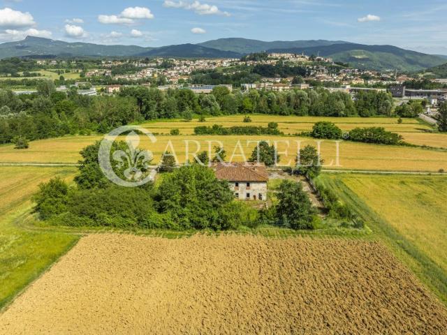 Incantevole Villa al grezzo con resede nel Casentino 800m² Bibbiena