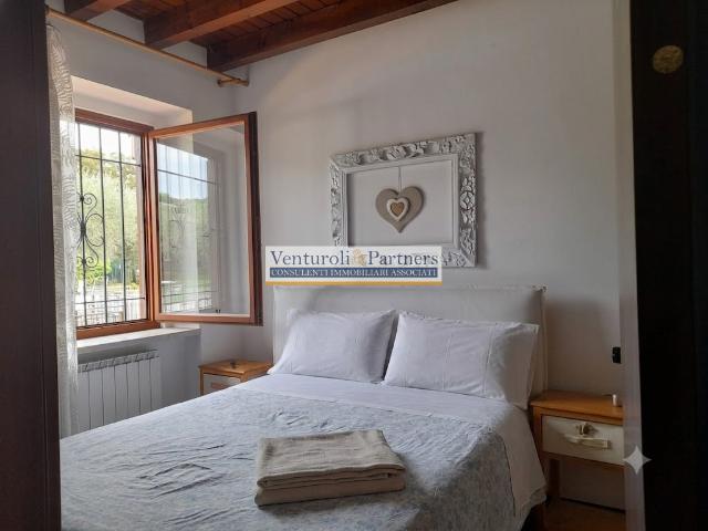 Incantevole Bilocale con Vista Lago a Barcuzzi, Lonato del Garda